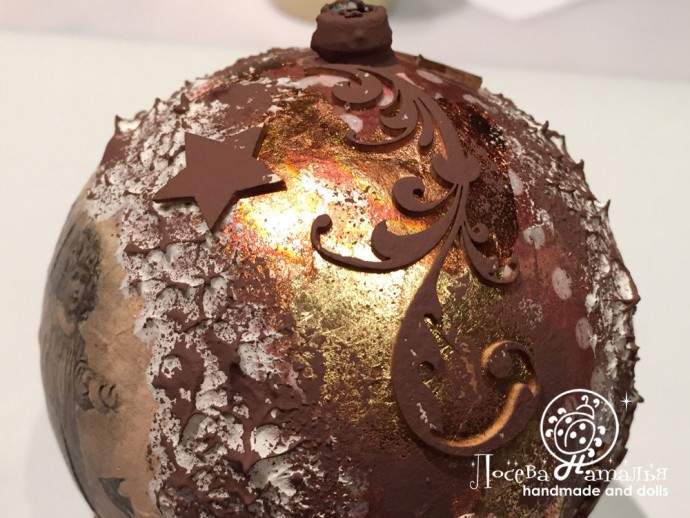 Декорирование винтажного ёлочного шара "Зимняя сказка" в смешанной технике: часть 4