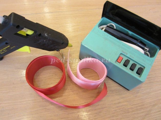 Цветок из атласных лент: мастер-класс, часть 1 Цветок из атласных лент: мастер-класс, часть 1