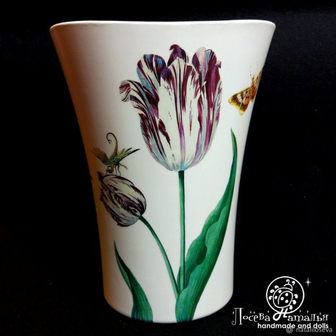 ​Декорируем пластиковую вазу имитацией фарфора и росписи