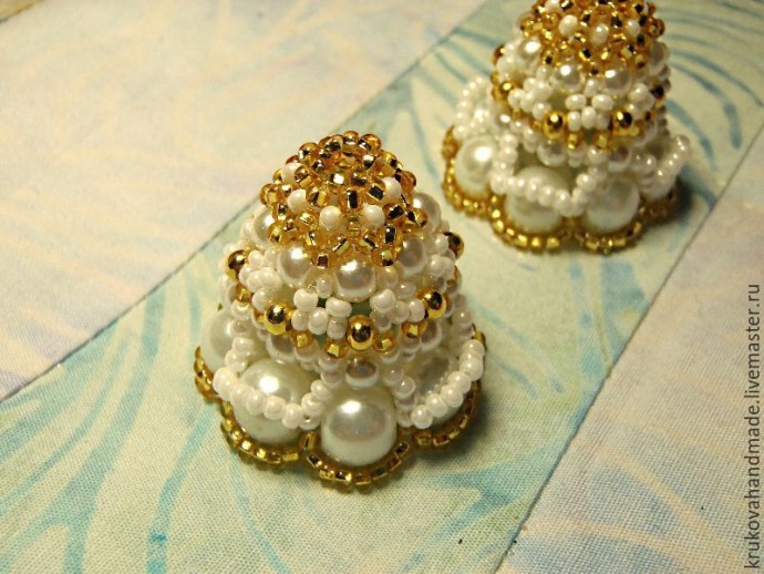 Делаем милого ангелочка из бисера: часть 3