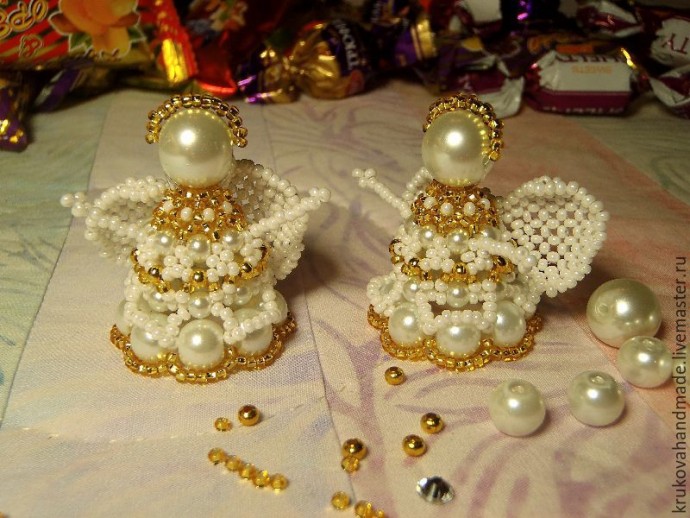 Делаем милого ангелочка из бисера: часть 6