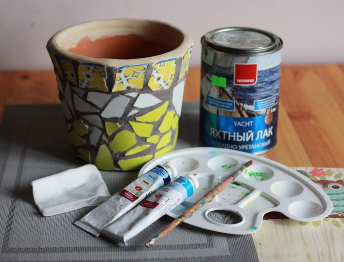 Декор цветочного горшочка мозаикой из битой посуды: часть 5