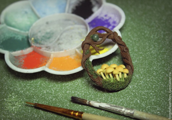 Кулон в эко-стиле с лесными грибочками из полимерной глины Кулон в эко-стиле с лесными грибочками из полимерной глины