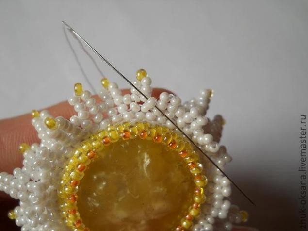 Создаем кулон из бисера "Прекрасная ромашка": часть 6