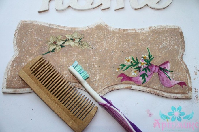 ​Процесс создания таблички "Home" в технике декупаж