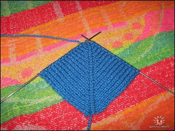 ​Тапочки с трех петель: просто и уютно