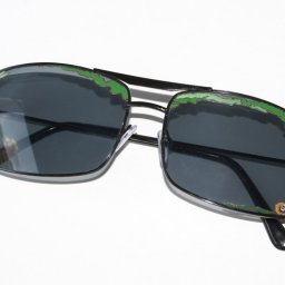 Декорируем солнечные очки росписью и стразами Сваровски