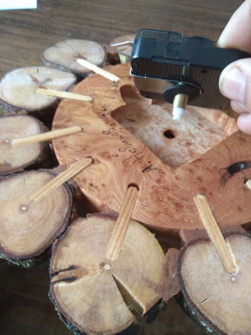 ​Делаем оригинальные деревянные часы из спилов: часть 7