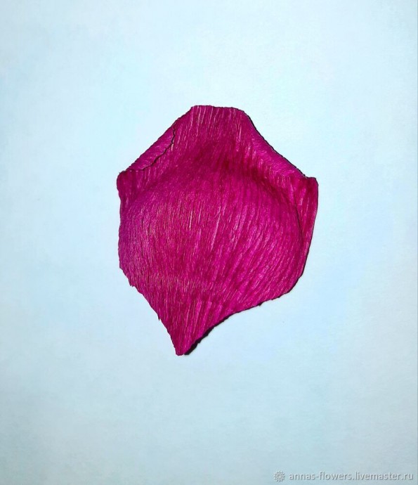 ​Мастерим красивую розу из гофрированной бумаги: часть 1
