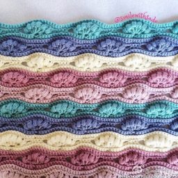 ​Волнообразный узор крючком