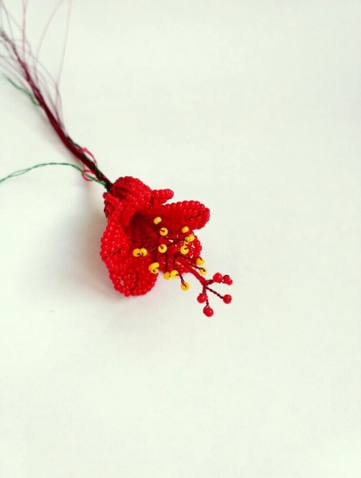 ​Гибискус из бисера