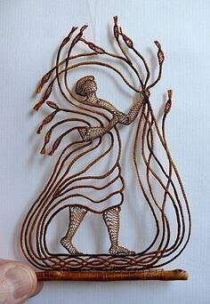 ​Интересные плетеные и вязаные панно из ниток и проволоки