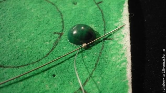 Вышитый бисером кулон "Подкова": часть 1