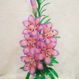 Прекрасные лилии из бисера