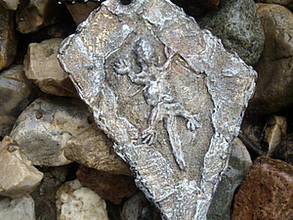 Создаем "каменную" подвеску из картона