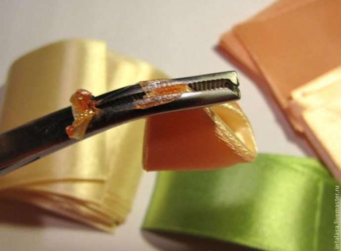 Канзаши: создаем резиночку для волос с нуля, часть 2 Канзаши: создаем резиночку для волос с нуля, часть 2