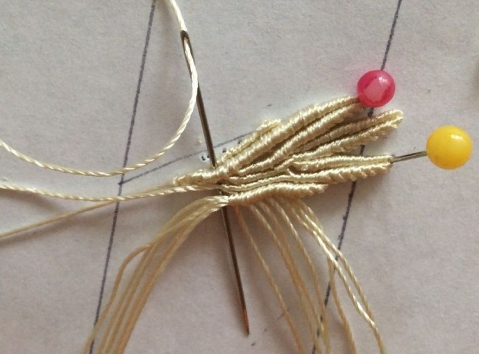 Плетеные серьги "Васильки" Плетеные серьги "Васильки"