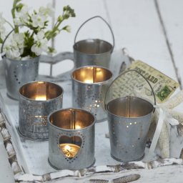 Подсвечники ​из консервных банок