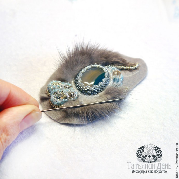 Создаем шикарную зимнюю брошь с мехом: часть 3