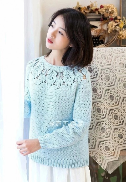 ​Осенний пуловер с изящными листьями