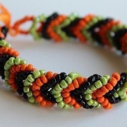 Браслет из бисера