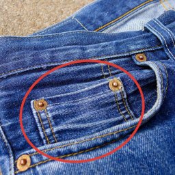 Карман на джинсах