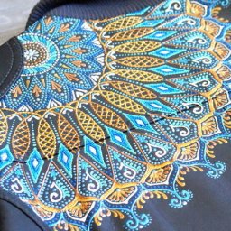 Расписываем контурами кожаную куртку: морозные узоры не только на окне