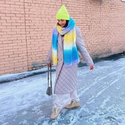 Нежный шарф вязаный спицами