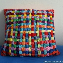 ​Подушка из остатков пряжи