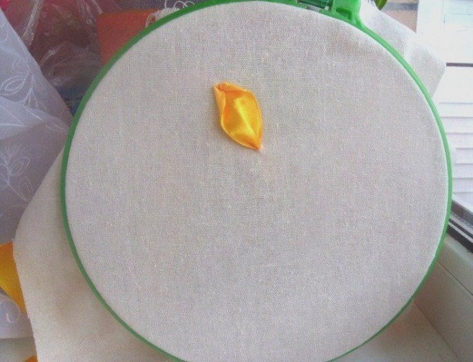 Вышиваем подсолнухи лентами: мастер-класс