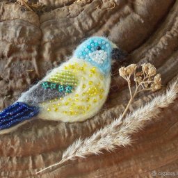 Делаем брошь "Синичка" из войлока и бисера: часть 2