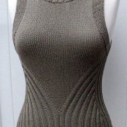 Безрукавка, которая подчеркивает талию