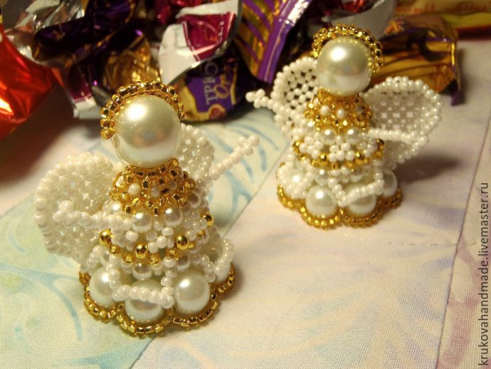 Делаем милого ангелочка из бисера: часть 6