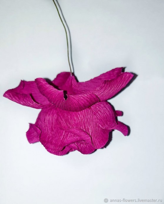 ​Мастерим красивую розу из гофрированной бумаги: часть 3