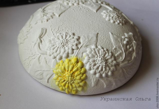 Одуванчики в объемной технике на шкатулке: часть 3