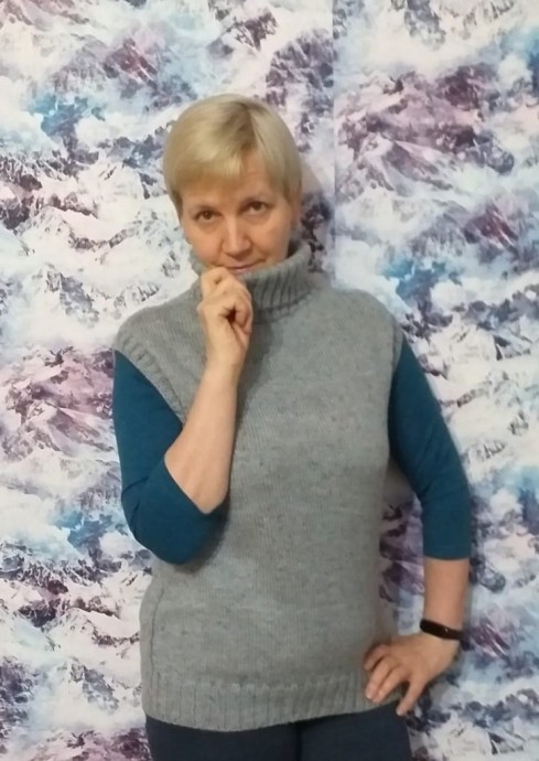 ​Безрукавка на спицах
