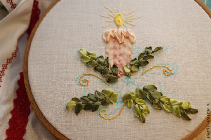 Вышиваем лентами композицию со свечой Вышиваем лентами композицию со свечой