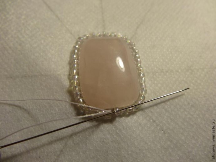 ​Брошь из бисера и лент: часть 1