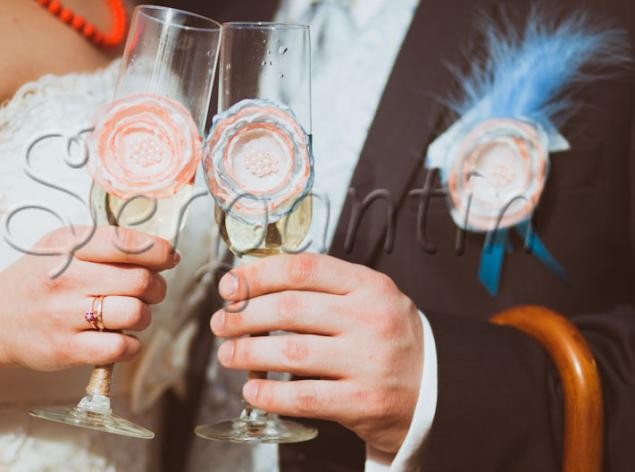 Декорирование джемпера цветами и лентами Декорирование джемпера цветами и лентами