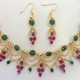 Ажурное колье из бисера и бусин