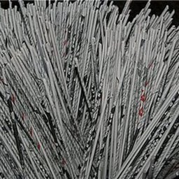 Крутим трубочки из газет