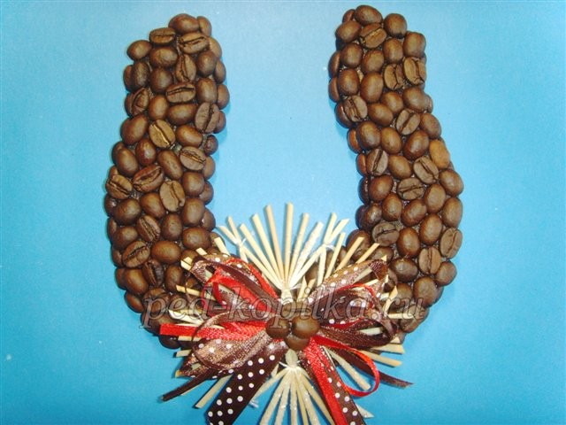 Подкова из кофейных зерен своими руками: часть 3