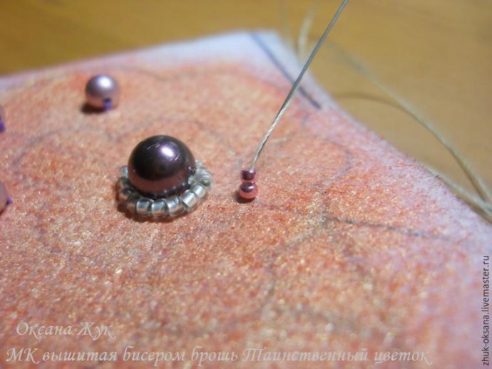 Вышитая бисером брошь "Таинственный цветок": часть 1 Вышитая бисером брошь "Таинственный цветок": часть 1