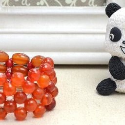 Браслет из бусин из полудрагоценных камней