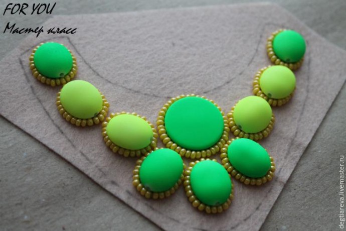 Вышиваем модное колье из минимального набора материалов Вышиваем модное колье из минимального набора материалов