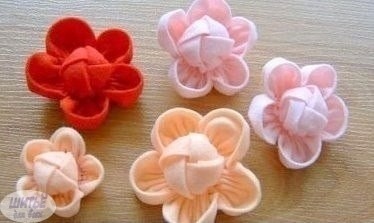 Объёмный цветок из ткани Объёмный цветок из ткани