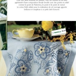 ​Салфетка или скатерть с вышитыми цветами