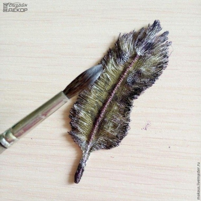 Текстильное перышко