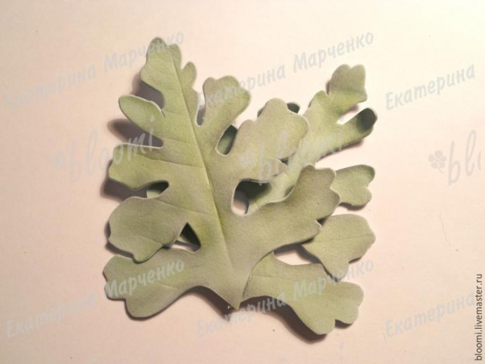 Делаем брошь с анемоной и цинерарией