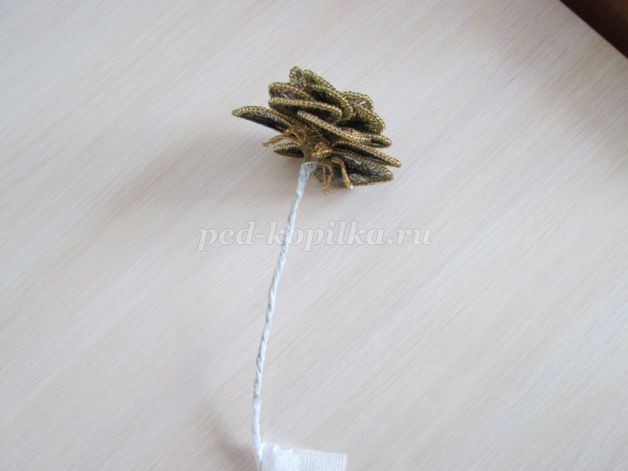 Роза из бисера и ниток своими руками: мастер-класс, часть 3